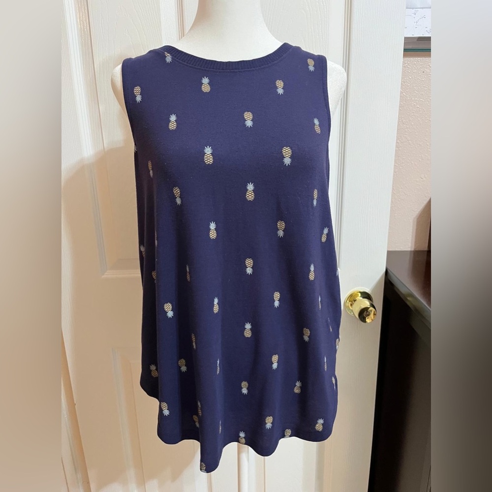 ❤️ Navy blue tank top with pineapple print
